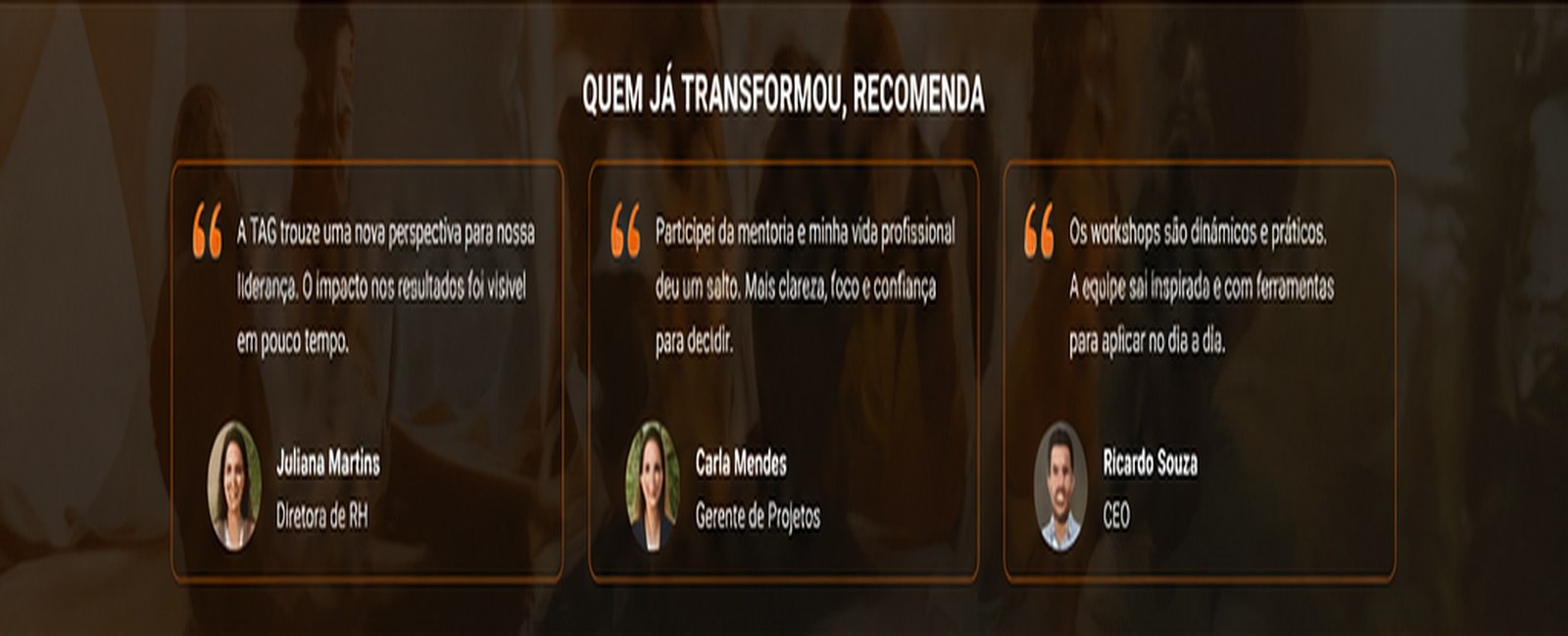 Treinamento empresarial com pessoas em ambiente corporativo